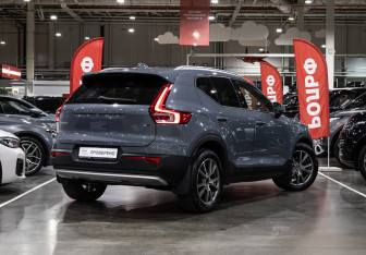 Подержанный автомобиль Volvo XC40 2019 года (6 фото)
