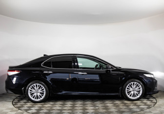 Подержанный автомобиль Toyota Camry Sedan 2018 года (4 фото)