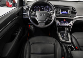 Подержанный автомобиль Hyundai Elantra Sedan 2016 года (11 фото)