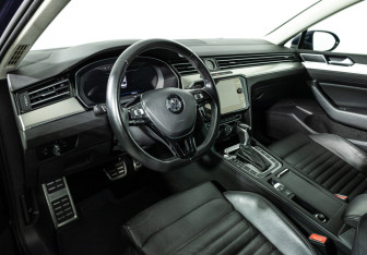 Подержанный автомобиль Volkswagen Passat Sedan 2019 года (11 фото)