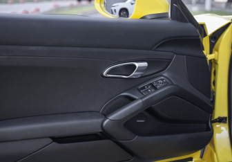 Подержанный автомобиль Porsche Boxster 2020 года (29 фото)