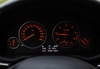 Подержанный автомобиль BMW X4 2015 года (13 фото)