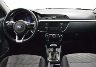 Подержанный автомобиль Kia Rio Sedan 2018 года (13 фото)