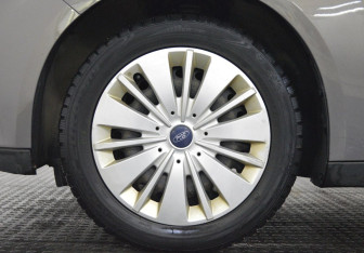 Подержанный автомобиль Ford Focus Wagon 2015 года (9 фото)