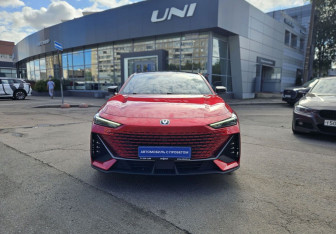 Подержанный автомобиль Changan UNI-V 2024 года (2 фото)