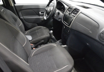 Подержанный автомобиль Renault Sandero 2020 года (12 фото)