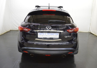 Подержанный автомобиль Infiniti QX70 2013 года (6 фото)