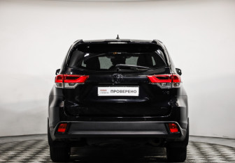Подержанный автомобиль Toyota Highlander 2018 года (6 фото)