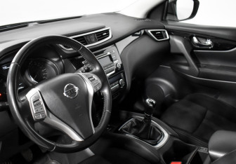 Подержанный автомобиль Nissan Qashqai 2017 года (9 фото)
