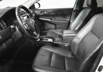 Подержанный автомобиль Toyota Camry Sedan 2017 года (10 фото)