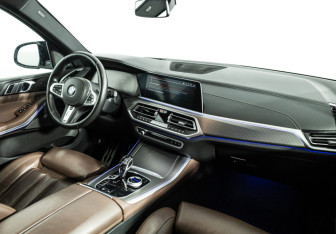 Подержанный автомобиль BMW X5 2020 года (9 фото)