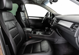 Подержанный автомобиль Volkswagen Touareg 2013 года (19 фото)