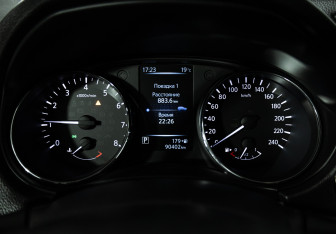 Подержанный автомобиль Nissan X-Trail 2017 года (12 фото)