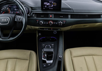 Подержанный автомобиль Audi A4 Sedan 2017 года (16 фото)