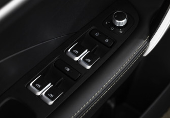 Подержанный автомобиль Geely Coolray 2021 года (13 фото)