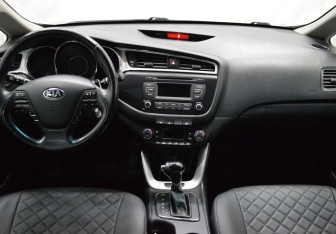 Подержанный автомобиль Kia Ceed Hatchback 2017 года (14 фото)