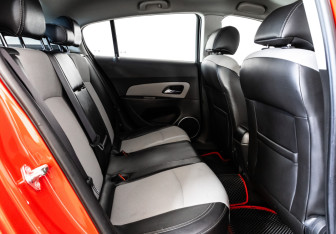 Подержанный автомобиль Chevrolet Cruze Hatchback 2014 года (18 фото)