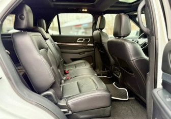 Подержанный автомобиль Ford Explorer 2019 года (16 фото)