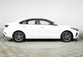 Подержанный автомобиль Kia K3 Sedan 2023 года (4 фото)