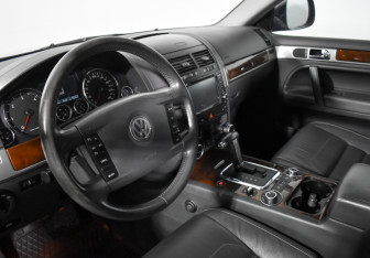Подержанный автомобиль Volkswagen Touareg 2008 года (9 фото)