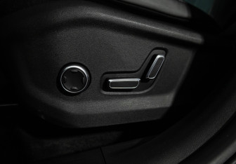 Подержанный автомобиль Geely Monjaro 2023 года (14 фото)