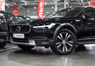 Подержанный автомобиль Volvo V90 Cross Country 2019 года (2 фото)