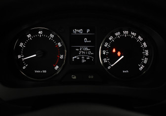 Подержанный автомобиль Skoda Rapid Liftback 2014 года (18 фото)