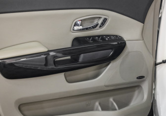 Подержанный автомобиль Kia Carnival 2018 года (18 фото)
