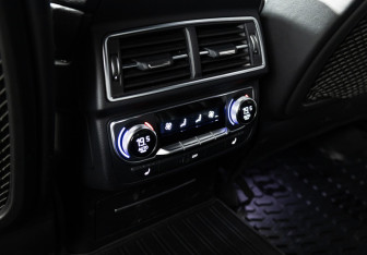 Подержанный автомобиль Audi Q7 2016 года (25 фото)