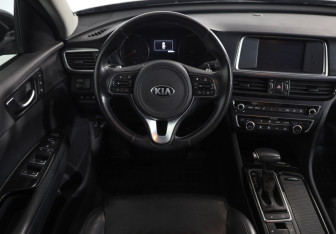 Подержанный автомобиль Kia Optima Sedan 2017 года (10 фото)