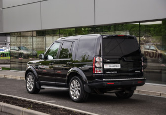 Подержанный автомобиль Land Rover Discovery 2016 года (8 фото)