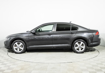 Подержанный автомобиль Volkswagen Passat Sedan 2021 года (8 фото)