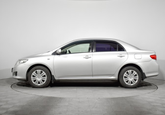 Подержанный автомобиль Toyota Corolla Sedan 2008 года (8 фото)