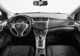 Подержанный автомобиль Nissan Tiida Hatchback 2015 года (10 фото)