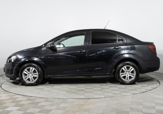 Подержанный автомобиль Chevrolet Aveo Sedan 2014 года (8 фото)
