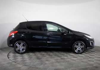 Подержанный автомобиль Peugeot 308 Hatchback 2012 года (4 фото)