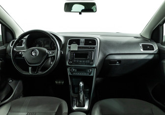 Подержанный автомобиль Volkswagen Polo Sedan 2016 года (13 фото)
