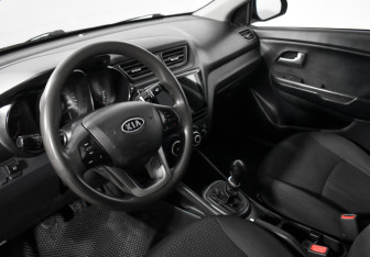 Подержанный автомобиль Kia Rio Sedan 2011 года (9 фото)