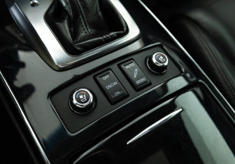 Подержанный автомобиль Infiniti FX 2012 года (27 фото)