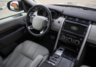 Подержанный автомобиль Land Rover Discovery 2017 года (11 фото)
