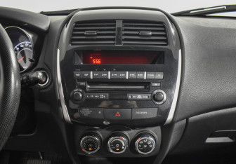 Подержанный автомобиль Citroen C4 Aircross 2012 года (15 фото)