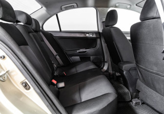 Подержанный автомобиль Mitsubishi Lancer Sedan 2008 года (17 фото)
