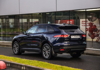 Подержанный автомобиль Jaguar F-Pace 2020 года (8 фото)