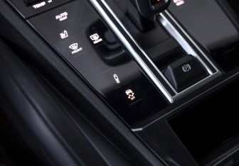 Подержанный автомобиль Porsche Cayenne 2022 года (22 фото)
