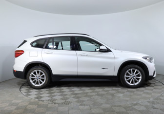 Подержанный автомобиль BMW X1 2017 года (4 фото)