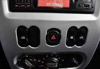 Подержанный автомобиль Renault Sandero 2014 года (14 фото)