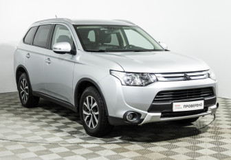Подержанный автомобиль Mitsubishi Outlander 2014 года (3 фото)