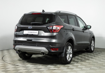 Подержанный автомобиль Ford Kuga 2017 года (5 фото)