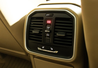 Подержанный автомобиль Porsche Macan 2014 года (23 фото)