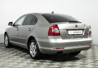 Подержанный автомобиль Skoda Octavia Liftback 2010 года (7 фото)